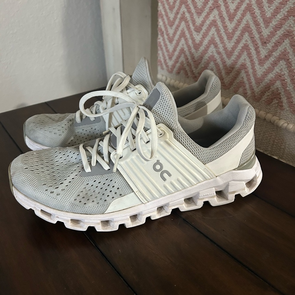 Womens On Cloud shoes